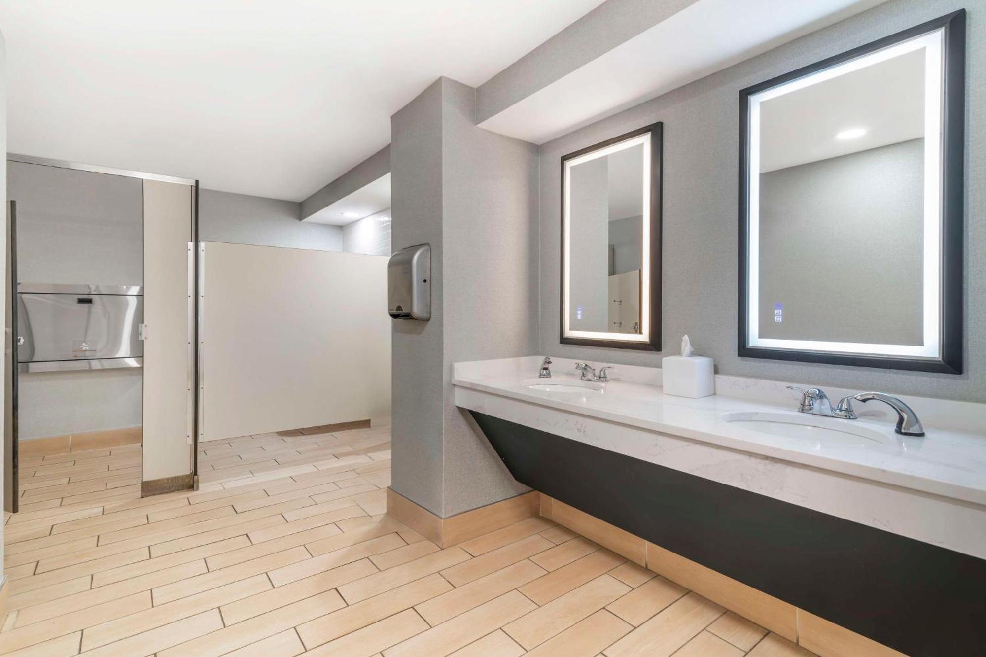 Hilton Garden Inn Portland Airport Esterno foto